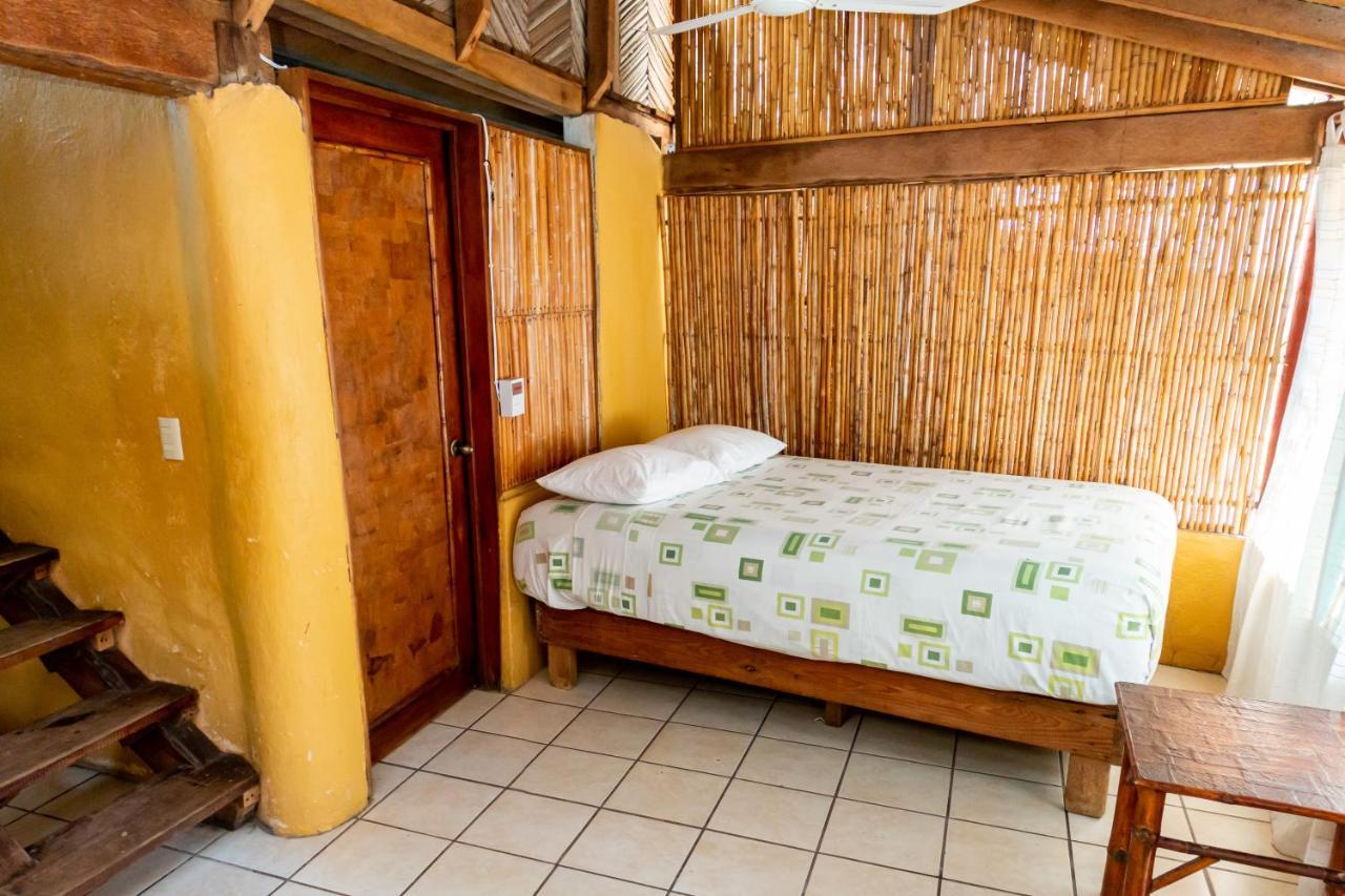 Casa Mexica Bungalows Zihuatanejo Exterior photo