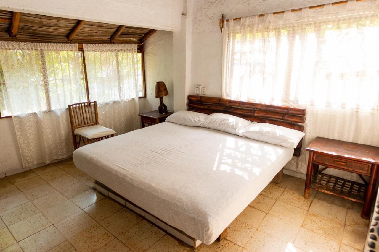 Casa Mexica Bungalows Zihuatanejo Exterior photo