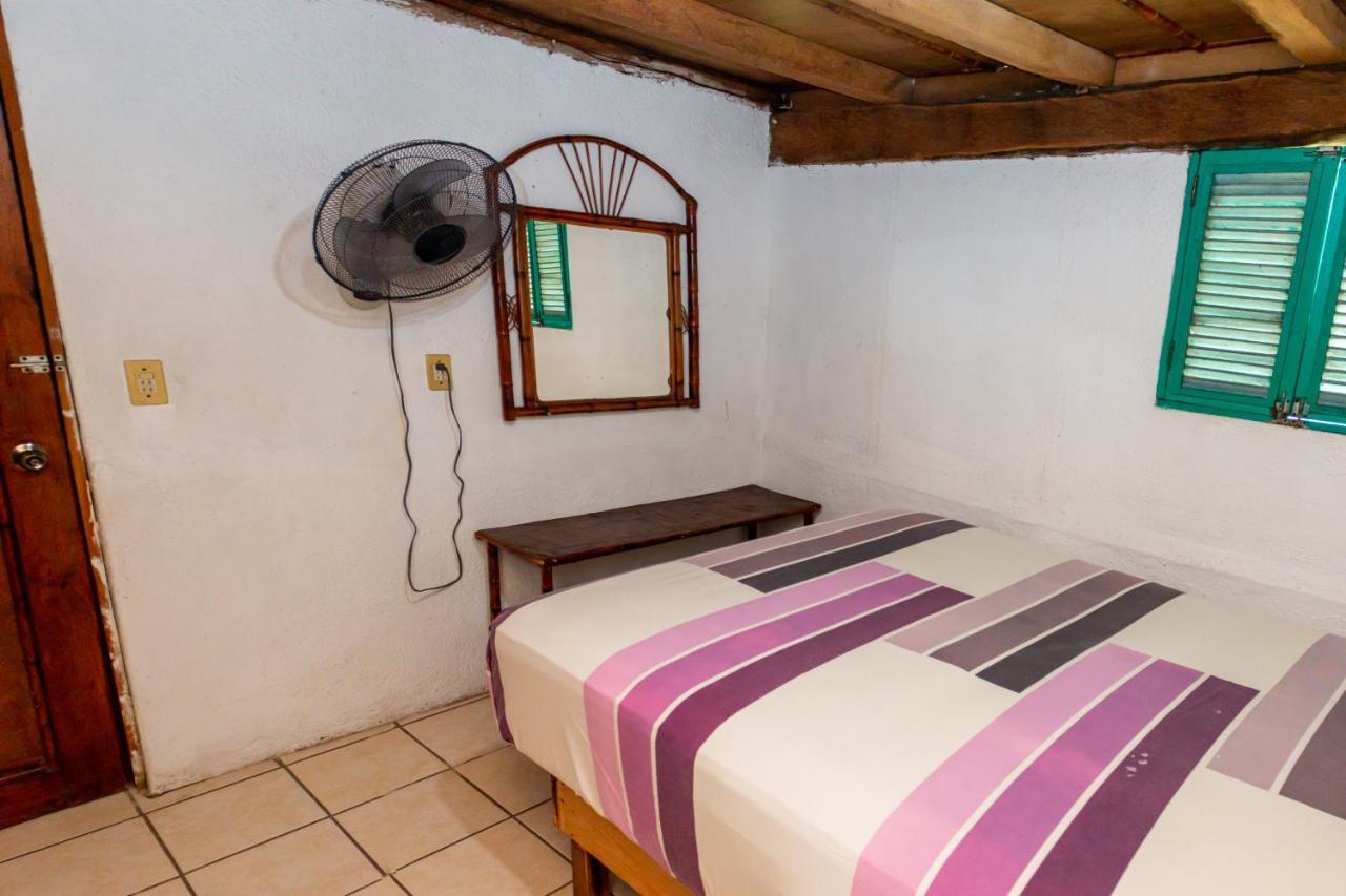 Casa Mexica Bungalows Zihuatanejo Exterior photo