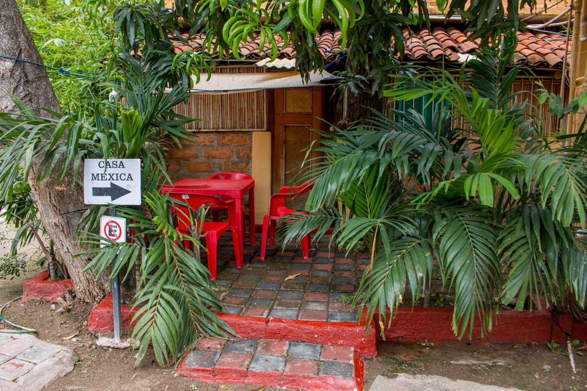 Casa Mexica Bungalows Zihuatanejo Exterior photo