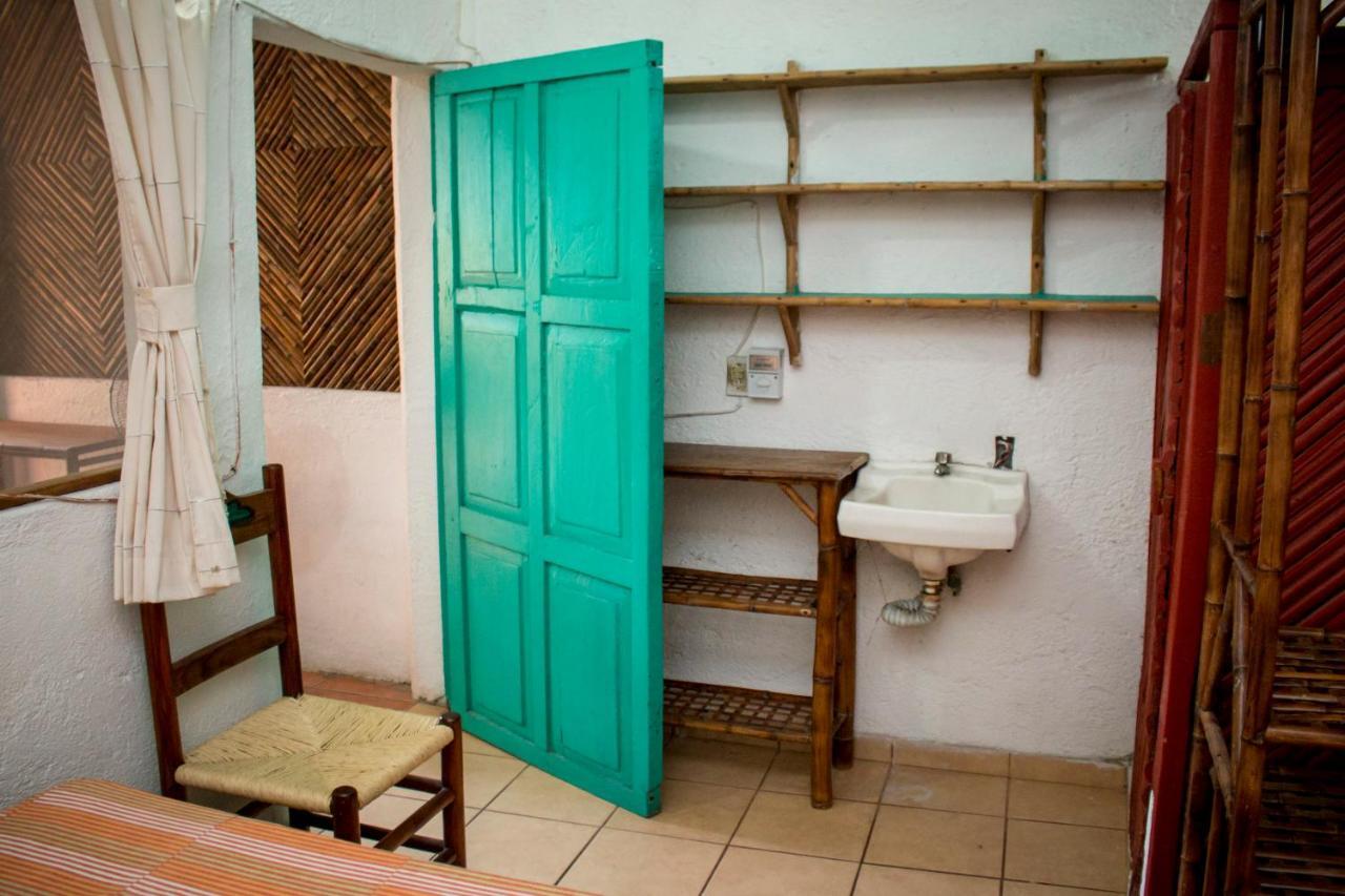 Casa Mexica Bungalows Zihuatanejo Exterior photo