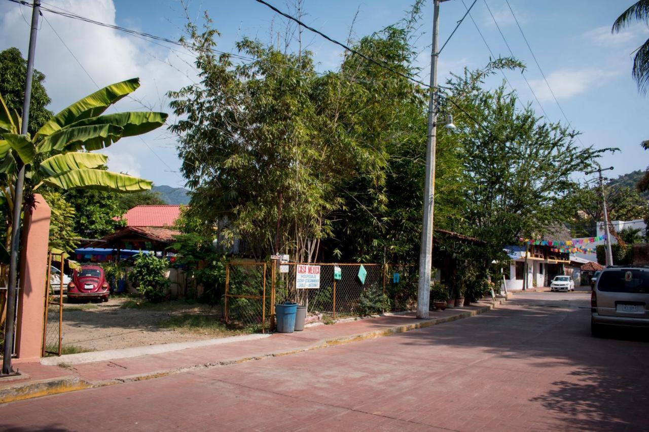 Casa Mexica Bungalows Zihuatanejo Exterior photo