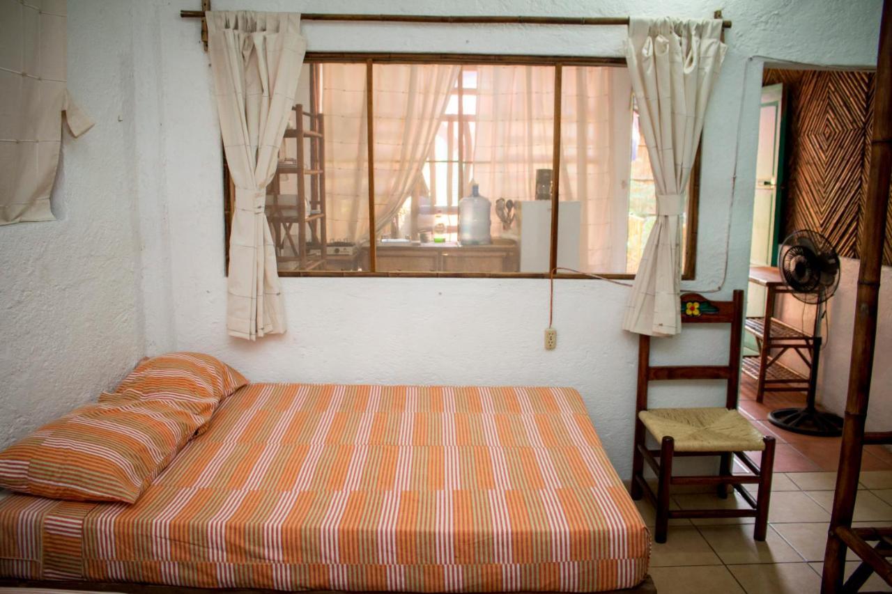 Casa Mexica Bungalows Zihuatanejo Exterior photo